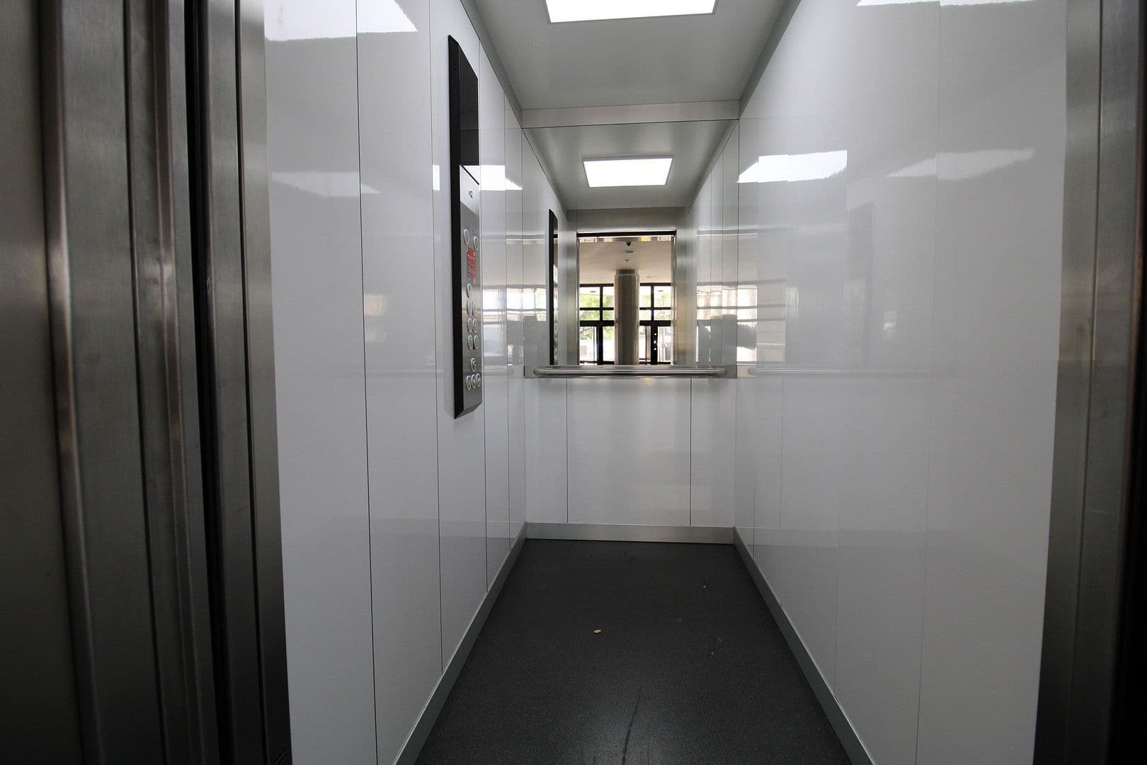 Pronájem bytu 1+1 27 m², Fürth, Bavorsko Pronájem bytu 1+1 27 m², Fürth, Bavorsko