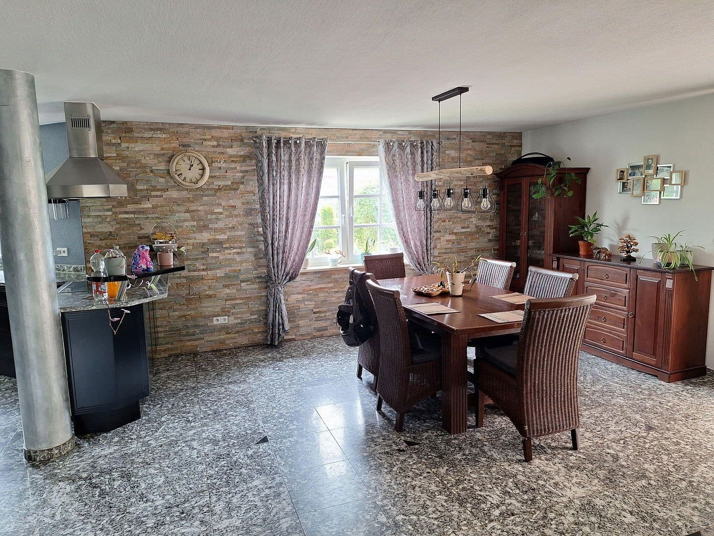 Prodej domu 175 m², pozemek 757 m², Krokusweg 1, Münsingen, Bádensko-Württembersko Prodej domu 175 m², pozemek 757 m², Krokusweg 1, Münsingen, Bádensko-Württembersko