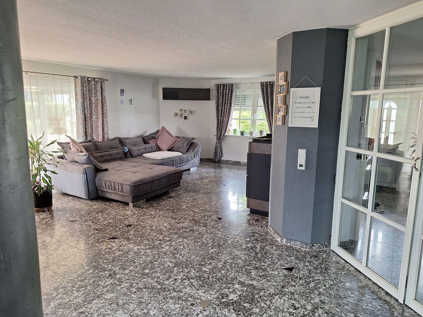 Prodej domu 175 m², pozemek 757 m², Krokusweg 1, Münsingen, Bádensko-Württembersko Prodej domu 175 m², pozemek 757 m², Krokusweg 1, Münsingen, Bádensko-Württembersko