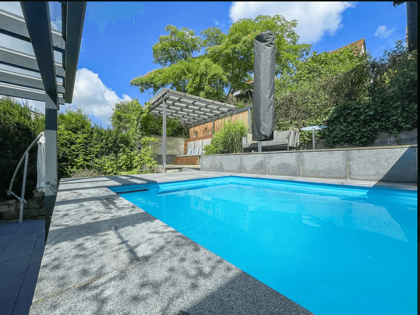 Prodej domu 170 m², pozemek 327 m², Weissach, Bádensko-Württembersko Prodej domu 170 m², pozemek 327 m², Weissach, Bádensko-Württembersko