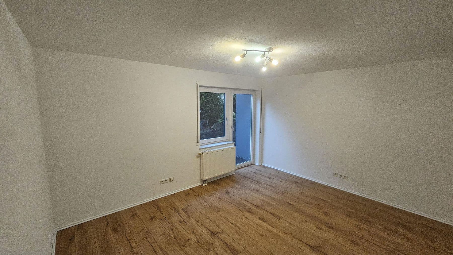 Prodej domu 170 m², pozemek 327 m², Weissach, Bádensko-Württembersko Prodej domu 170 m², pozemek 327 m², Weissach, Bádensko-Württembersko