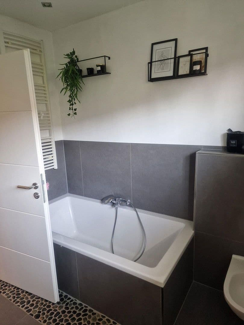 Prodej domu 233 m², pozemek 369 m², Andernach, Porýní-Falc Prodej domu 233 m², pozemek 369 m², Andernach, Porýní-Falc