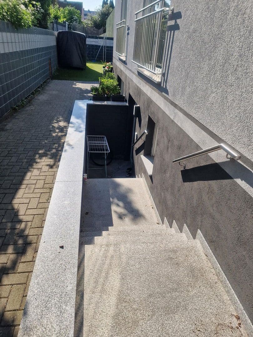 Prodej domu 233 m², pozemek 369 m², Andernach, Porýní-Falc Prodej domu 233 m², pozemek 369 m², Andernach, Porýní-Falc