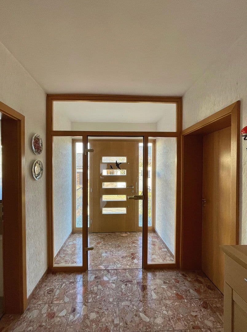 Prodej domu 175 m², pozemek 863 m², Erfurter Str. 4, Bad Emstal, Hessen Prodej domu 175 m², pozemek 863 m², Erfurter Str. 4, Bad Emstal, Hessen