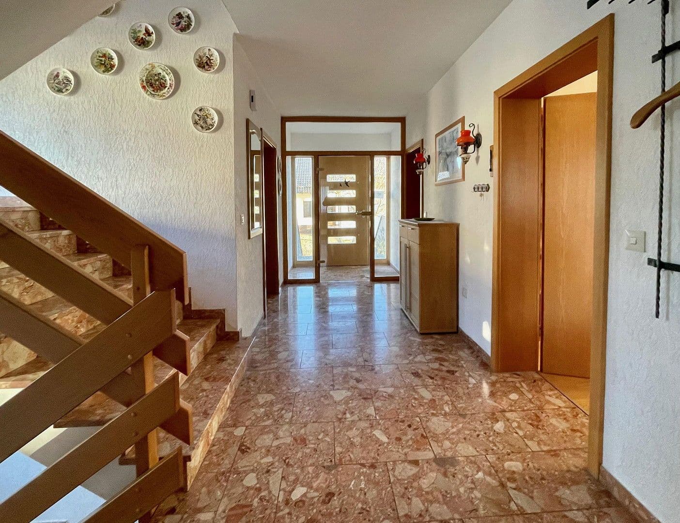 Prodej domu 175 m², pozemek 863 m², Erfurter Str. 4, Bad Emstal, Hessen Prodej domu 175 m², pozemek 863 m², Erfurter Str. 4, Bad Emstal, Hessen