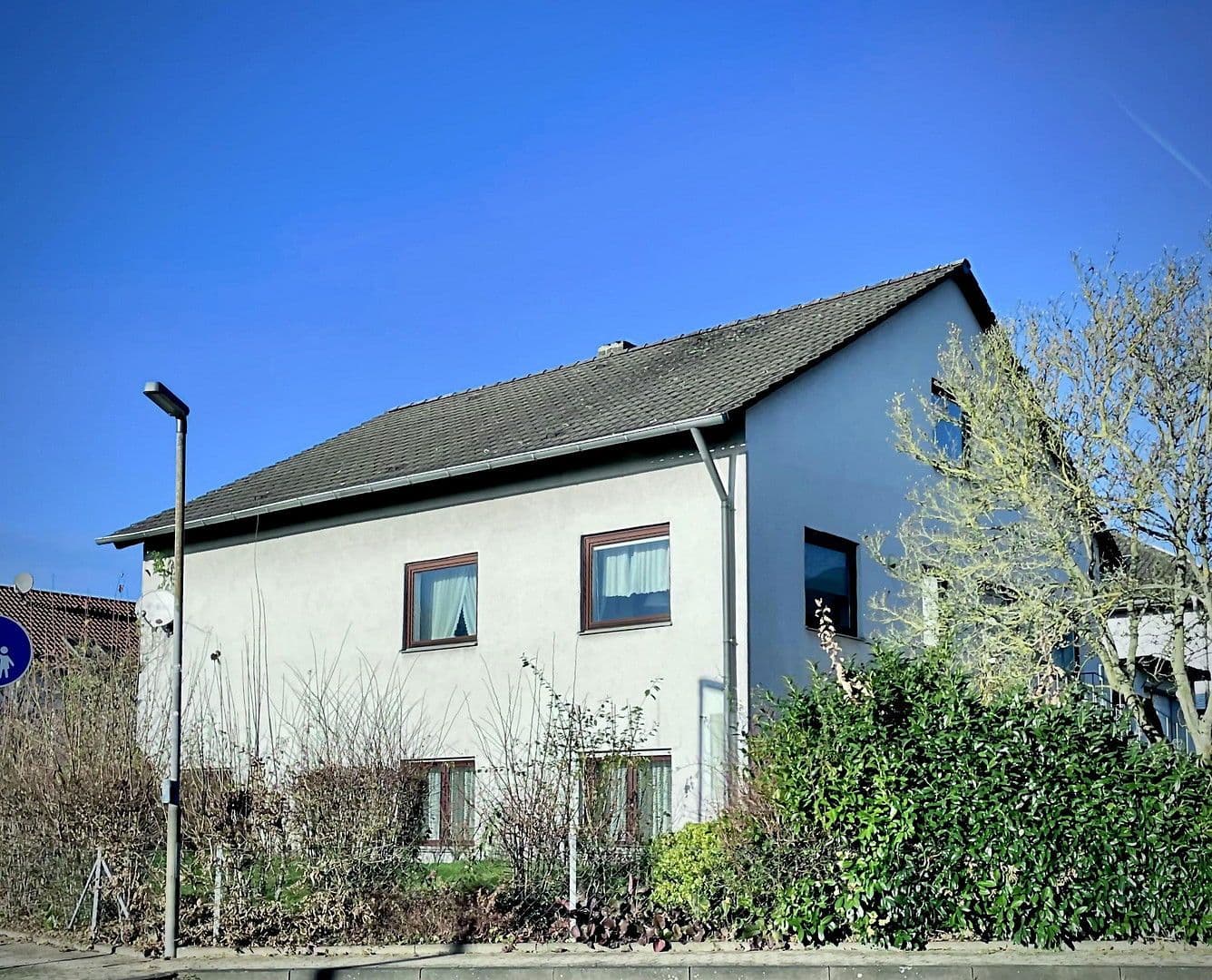 Prodej domu 175 m², pozemek 863 m², Erfurter Str. 4, Bad Emstal, Hessen Prodej domu 175 m², pozemek 863 m², Erfurter Str. 4, Bad Emstal, Hessen