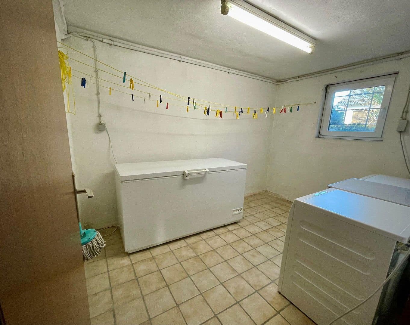 Prodej domu 175 m², pozemek 863 m², Erfurter Str. 4, Bad Emstal, Hessen Prodej domu 175 m², pozemek 863 m², Erfurter Str. 4, Bad Emstal, Hessen