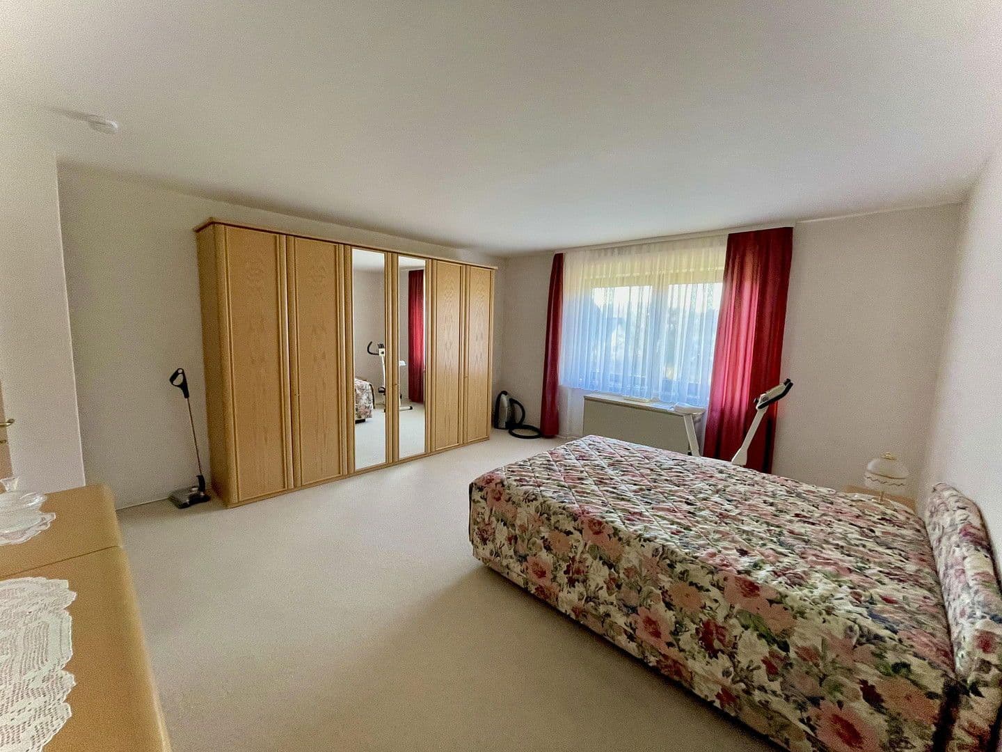 Prodej domu 175 m², pozemek 863 m², Erfurter Str. 4, Bad Emstal, Hessen Prodej domu 175 m², pozemek 863 m², Erfurter Str. 4, Bad Emstal, Hessen