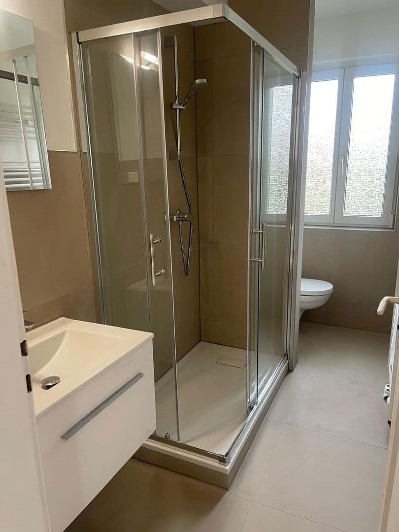 Pronájem bytu 3+1 60 m², Eibenweg 7, Stuttgart, Bádensko-Württembersko Pronájem bytu 3+1 60 m², Eibenweg 7, Stuttgart, Bádensko-Württembersko