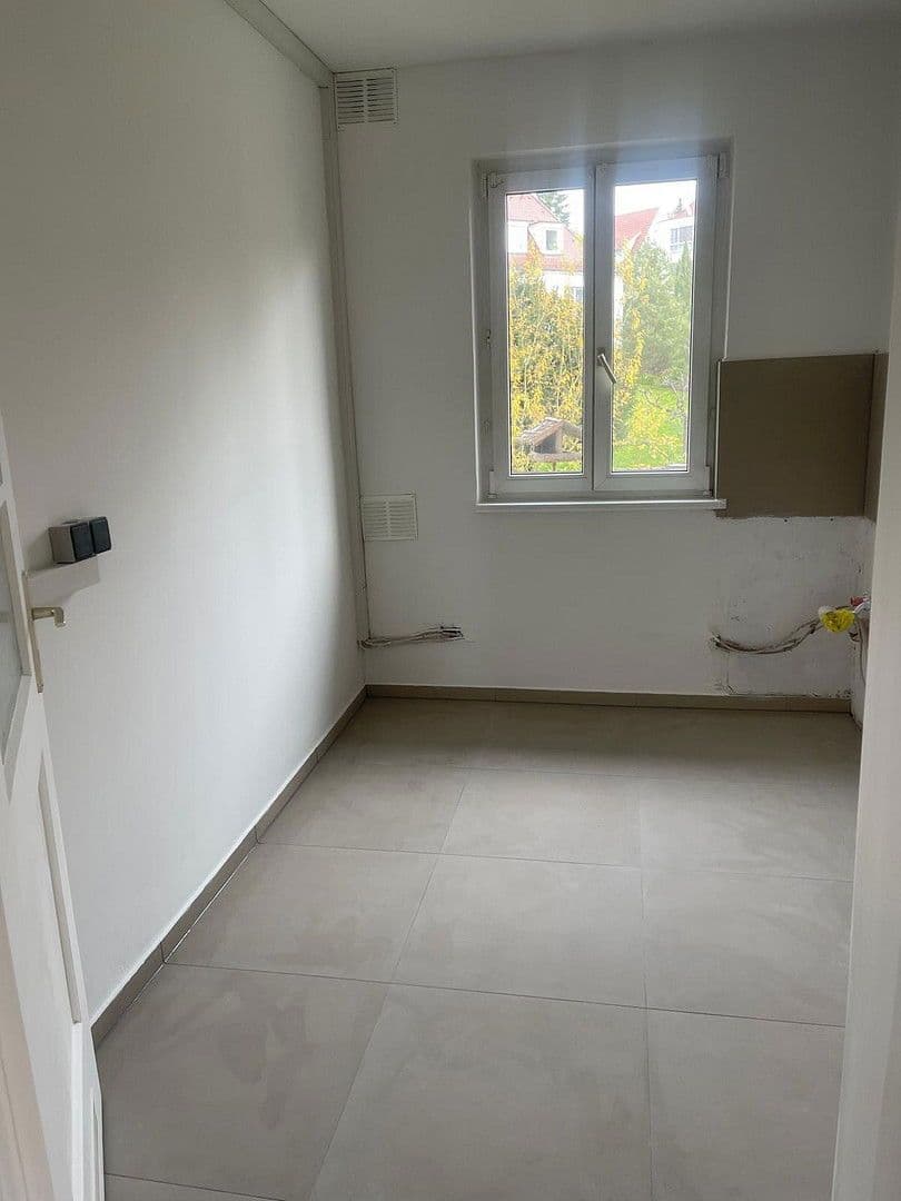 Pronájem bytu 3+1 60 m², Eibenweg 7, Stuttgart, Bádensko-Württembersko Pronájem bytu 3+1 60 m², Eibenweg 7, Stuttgart, Bádensko-Württembersko