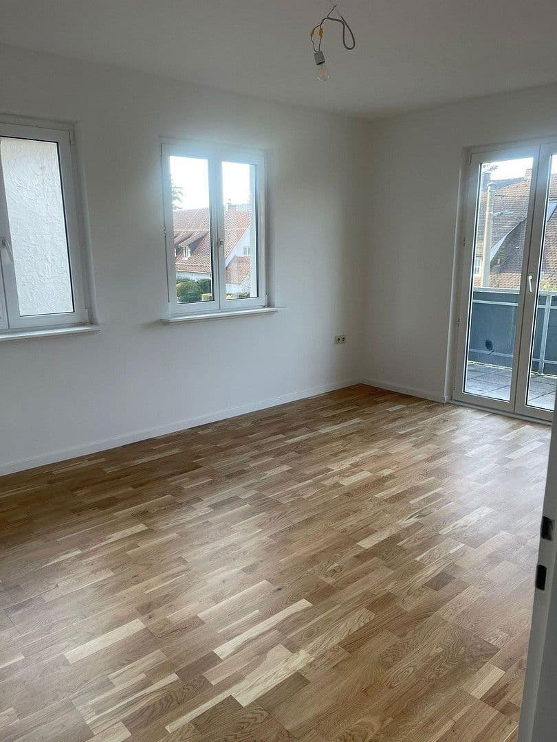 Pronájem bytu 3+1 60 m², Eibenweg 7, Stuttgart, Bádensko-Württembersko Pronájem bytu 3+1 60 m², Eibenweg 7, Stuttgart, Bádensko-Württembersko