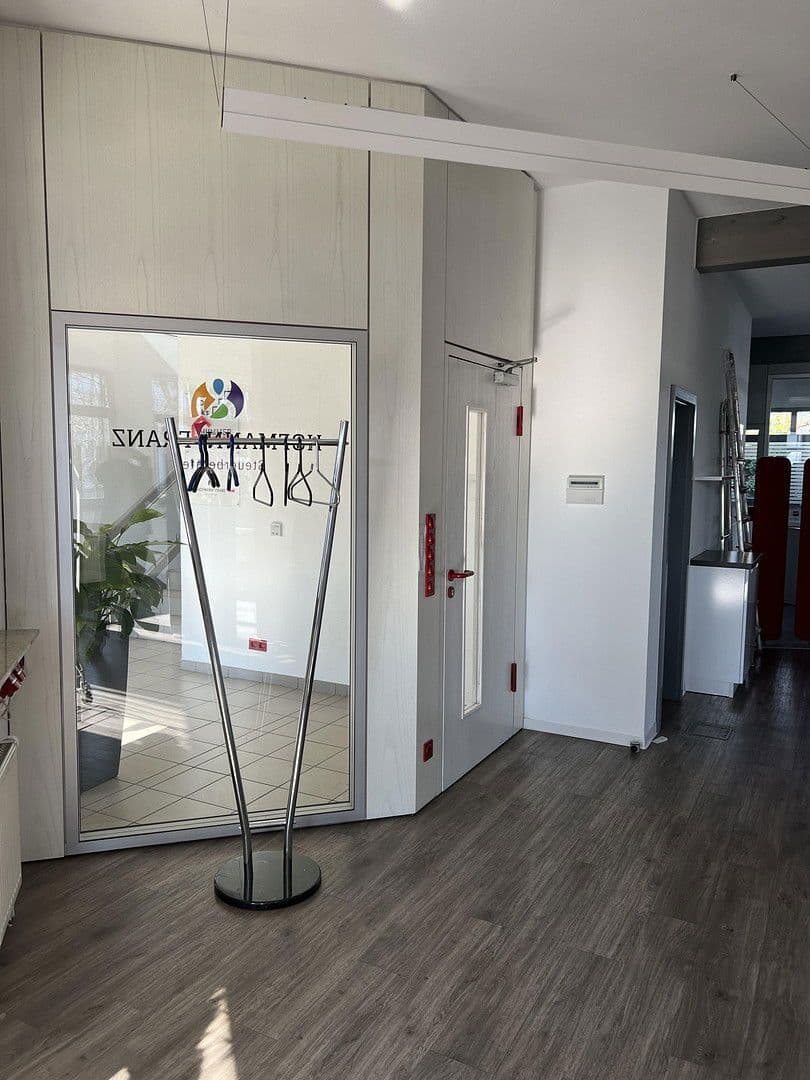 Pronájem kanceláře 1.050 m², Ludwigsburg, Bádensko-Württembersko Pronájem kanceláře 1.050 m², Ludwigsburg, Bádensko-Württembersko