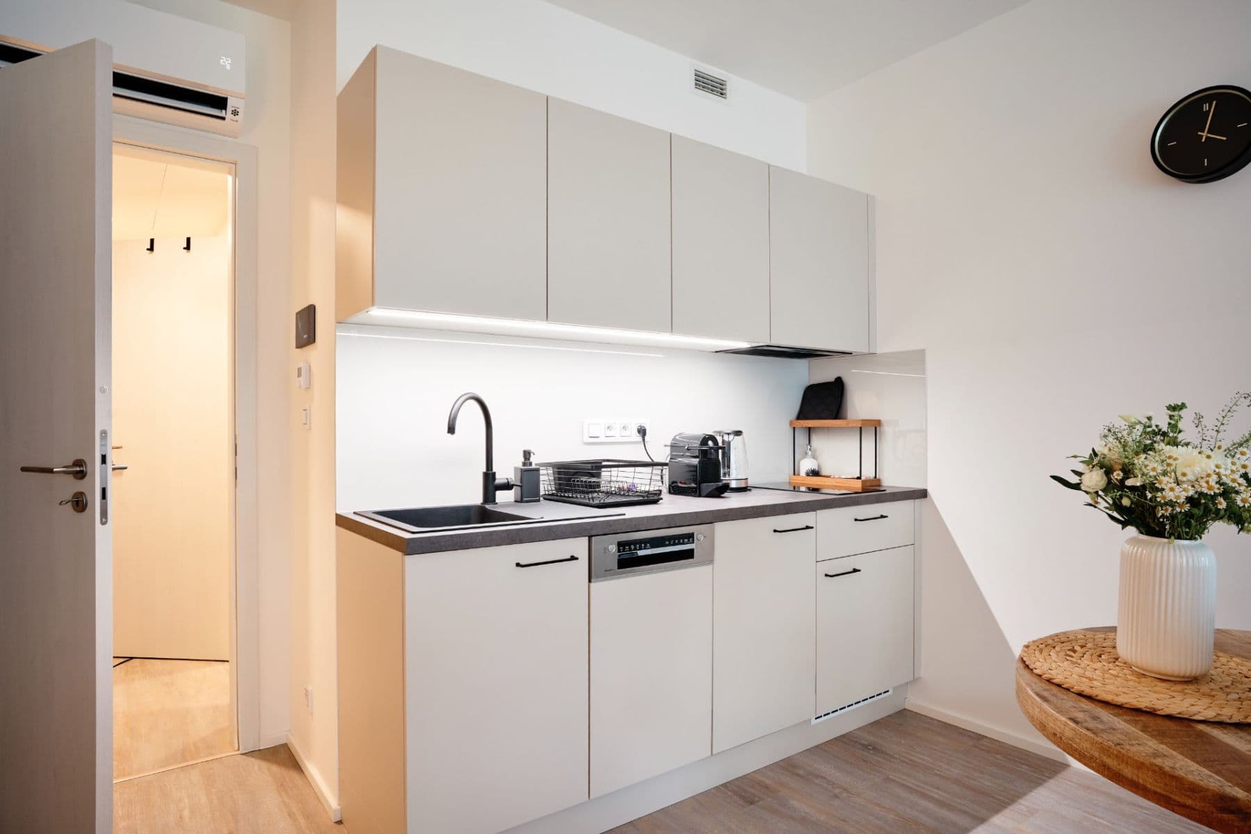 Pronájem bytu 1+kk 36 m², Šrámkové, Praha, Praha Pronájem bytu 1+kk 36 m², Šrámkové, Praha, Praha