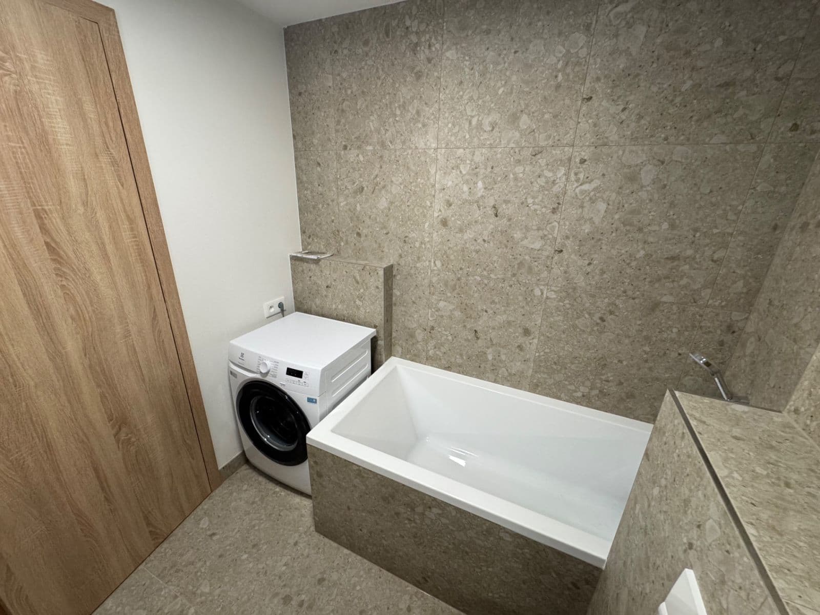 Pronájem bytu 1+kk 42 m², Dřevčická, Brandýs nad Labem-Stará Boleslav, Středočeský kraj Pronájem bytu 1+kk 42 m², Dřevčická, Brandýs nad Labem-Stará Boleslav, Středočeský kraj