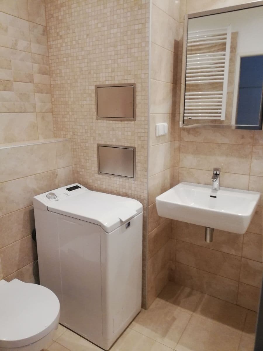 Pronájem bytu 2+1 65 m², Cerhenická, Praha, Praha Pronájem bytu 2+1 65 m², Cerhenická, Praha, Praha