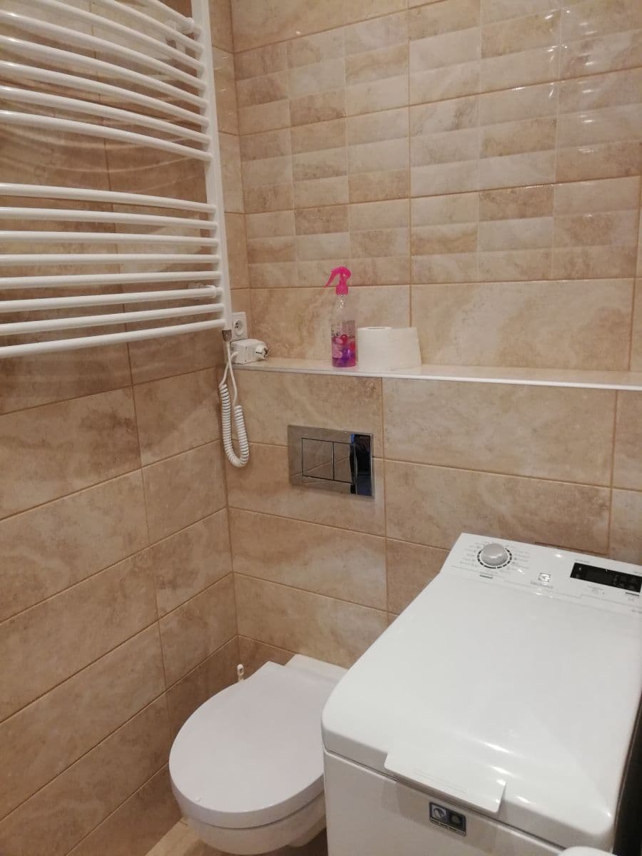 Pronájem bytu 2+1 65 m², Cerhenická, Praha, Praha Pronájem bytu 2+1 65 m², Cerhenická, Praha, Praha