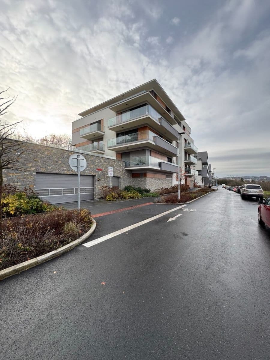 Pronájem garáže 12 m², Lučištníků, Praha, Praha Pronájem garáže 12 m², Lučištníků, Praha, Praha