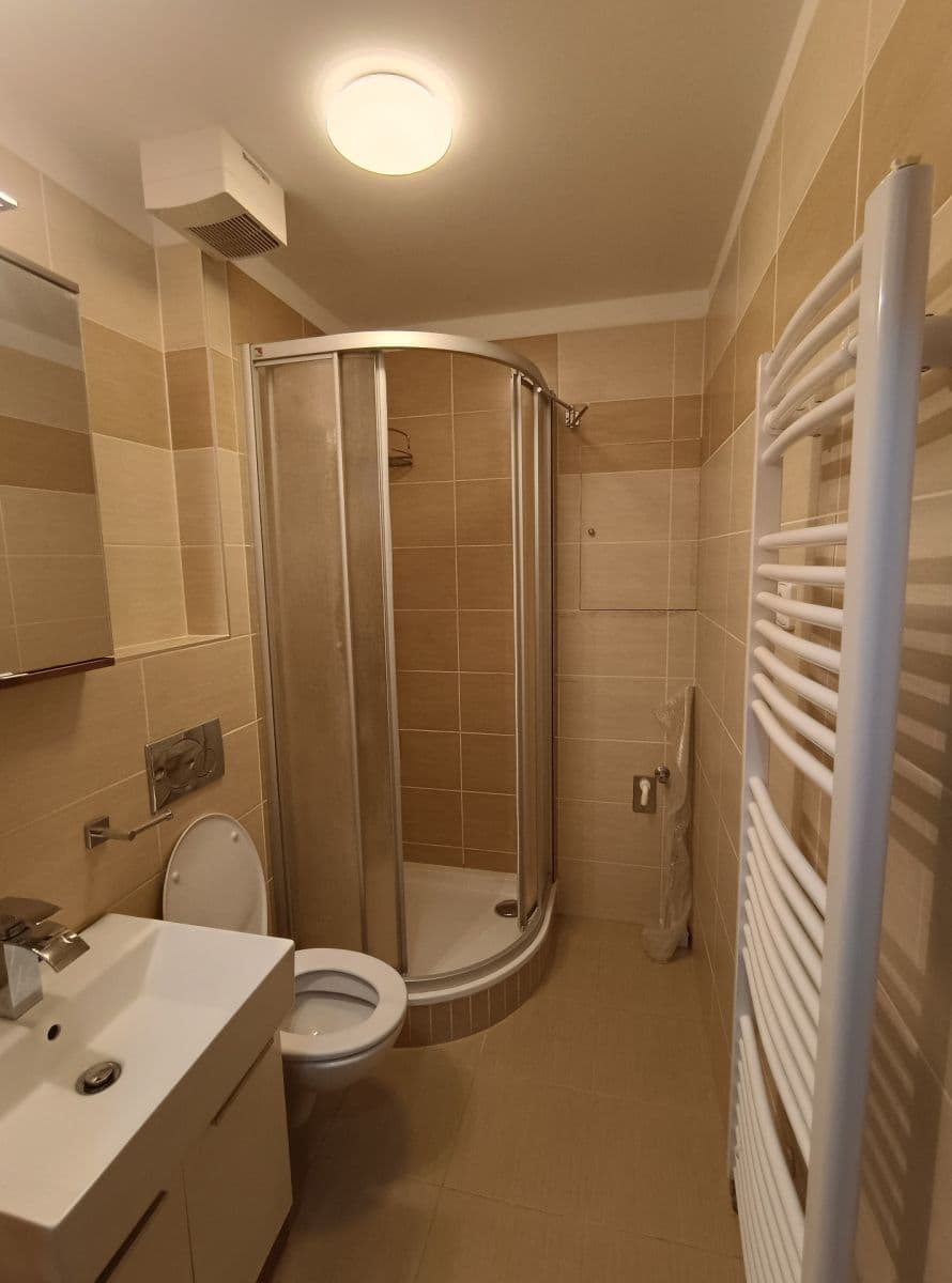 Pronájem bytu 1+kk 24 m², Ke Škole, Mníšek pod Brdy, Středočeský kraj Pronájem bytu 1+kk 24 m², Ke Škole, Mníšek pod Brdy, Středočeský kraj