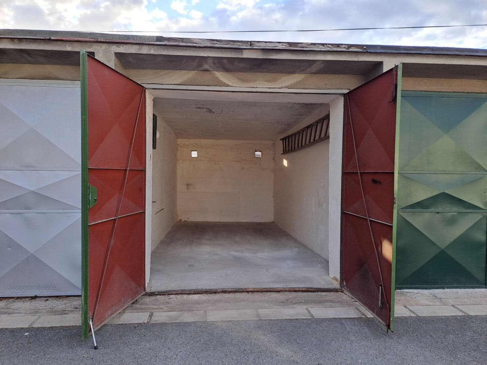 Pronájem garáže 18 m², K Vinici, Pardubice, Pardubický kraj Pronájem garáže 18 m², K Vinici, Pardubice, Pardubický kraj