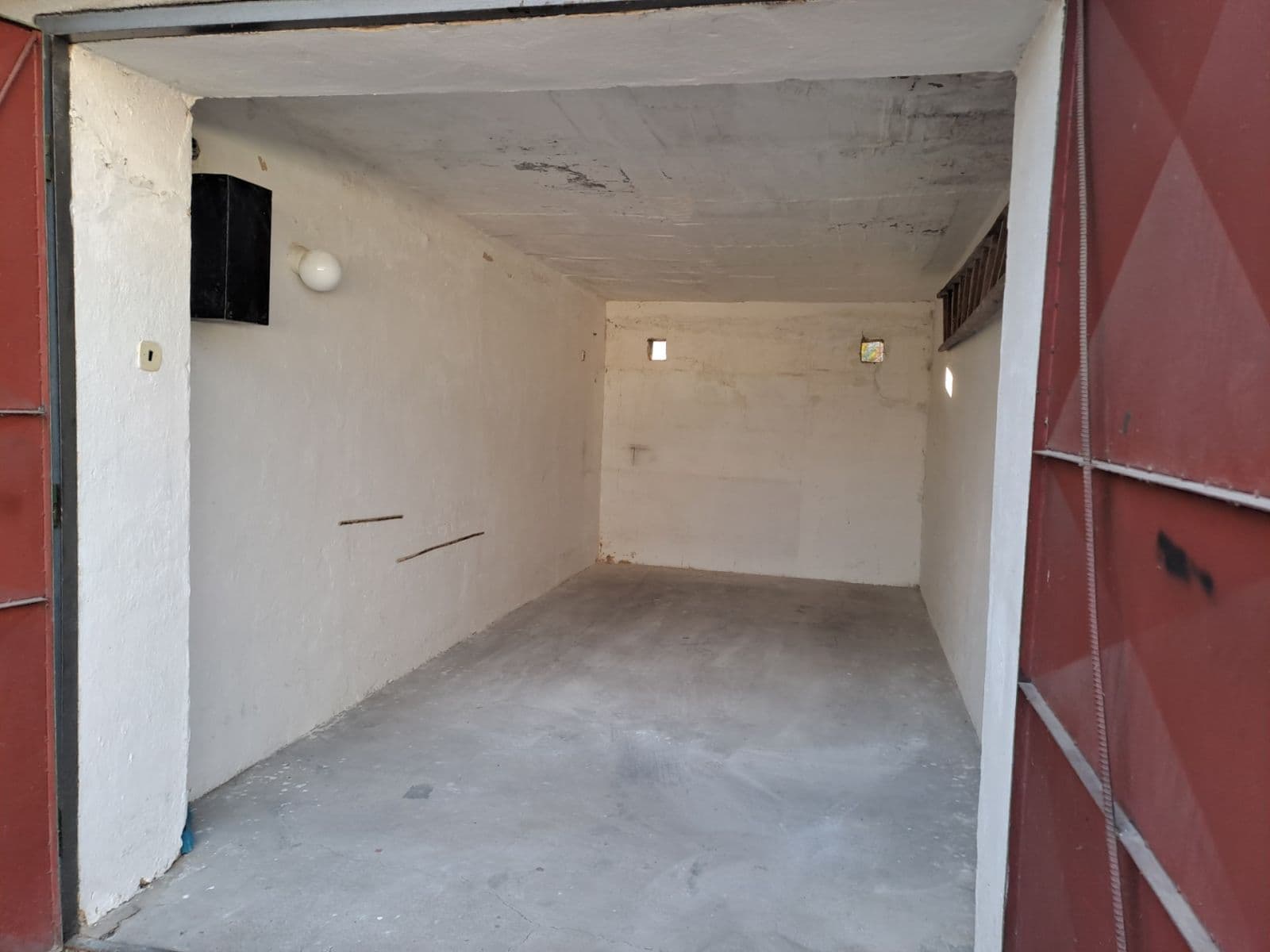 Pronájem garáže 18 m², K Vinici, Pardubice, Pardubický kraj Pronájem garáže 18 m², K Vinici, Pardubice, Pardubický kraj