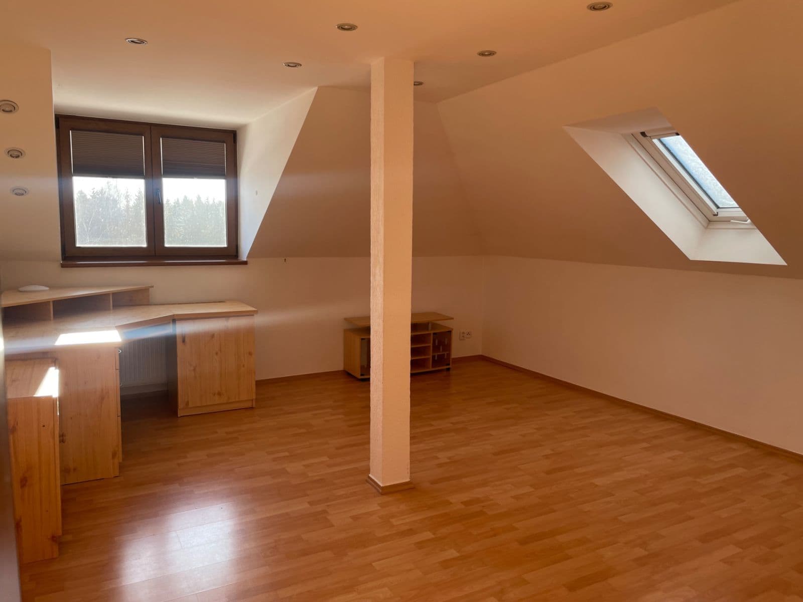 Pronájem domu 400 m², pozemek 2.000 m², Roblín, Středočeský kraj Pronájem domu 400 m², pozemek 2.000 m², Roblín, Středočeský kraj