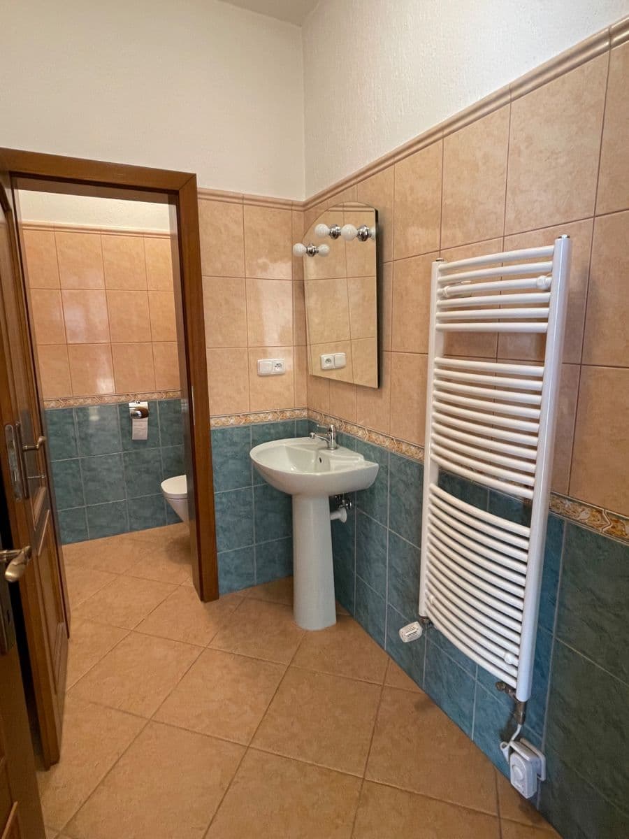 Pronájem domu 400 m², pozemek 2.000 m², Roblín, Středočeský kraj Pronájem domu 400 m², pozemek 2.000 m², Roblín, Středočeský kraj