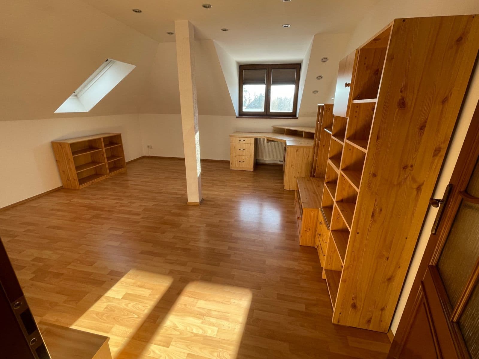 Pronájem domu 400 m², pozemek 2.000 m², Roblín, Středočeský kraj Pronájem domu 400 m², pozemek 2.000 m², Roblín, Středočeský kraj