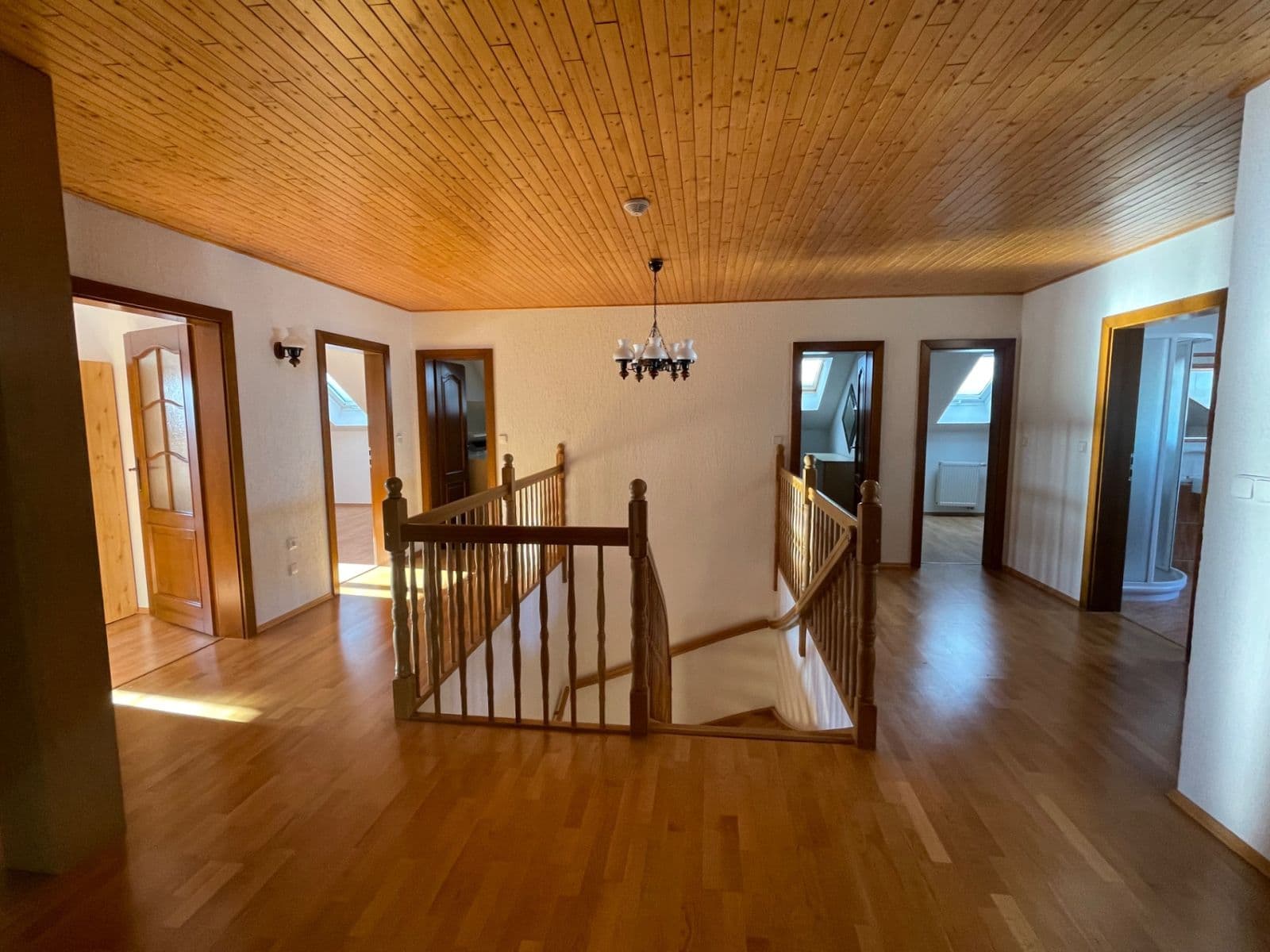 Pronájem domu 400 m², pozemek 2.000 m², Roblín, Středočeský kraj Pronájem domu 400 m², pozemek 2.000 m², Roblín, Středočeský kraj