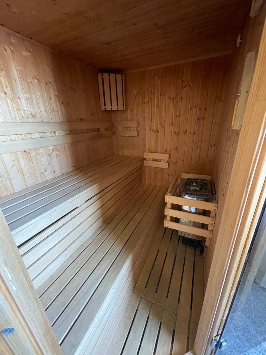 Pronájem domu 400 m², pozemek 2.000 m², Roblín, Středočeský kraj Pronájem domu 400 m², pozemek 2.000 m², Roblín, Středočeský kraj