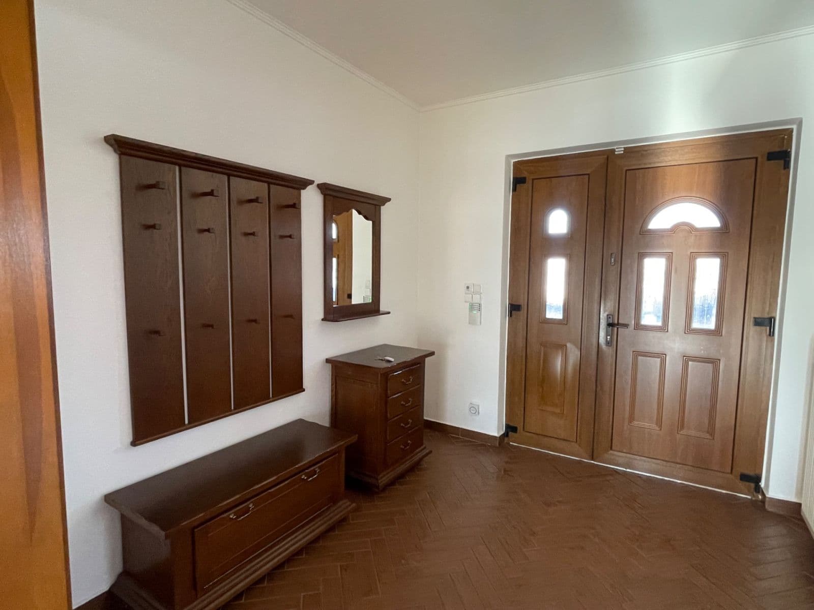 Pronájem domu 400 m², pozemek 2.000 m², Roblín, Středočeský kraj Pronájem domu 400 m², pozemek 2.000 m², Roblín, Středočeský kraj