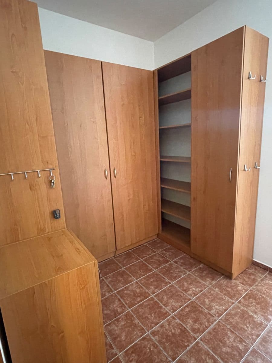 Pronájem domu 400 m², pozemek 2.000 m², Roblín, Středočeský kraj Pronájem domu 400 m², pozemek 2.000 m², Roblín, Středočeský kraj