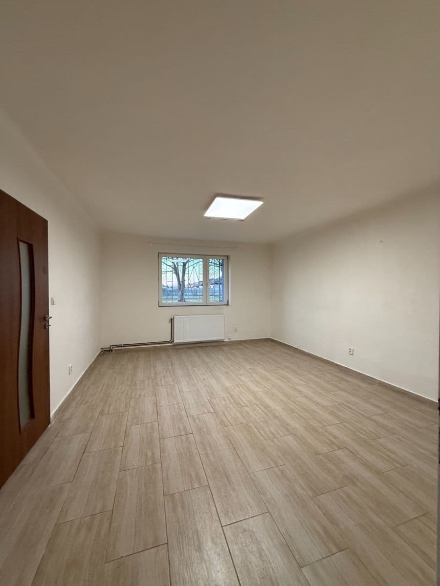 Pronájem domu 140 m², pozemek 50 m², Mělnická, Tišice, Středočeský kraj Pronájem domu 140 m², pozemek 50 m², Mělnická, Tišice, Středočeský kraj