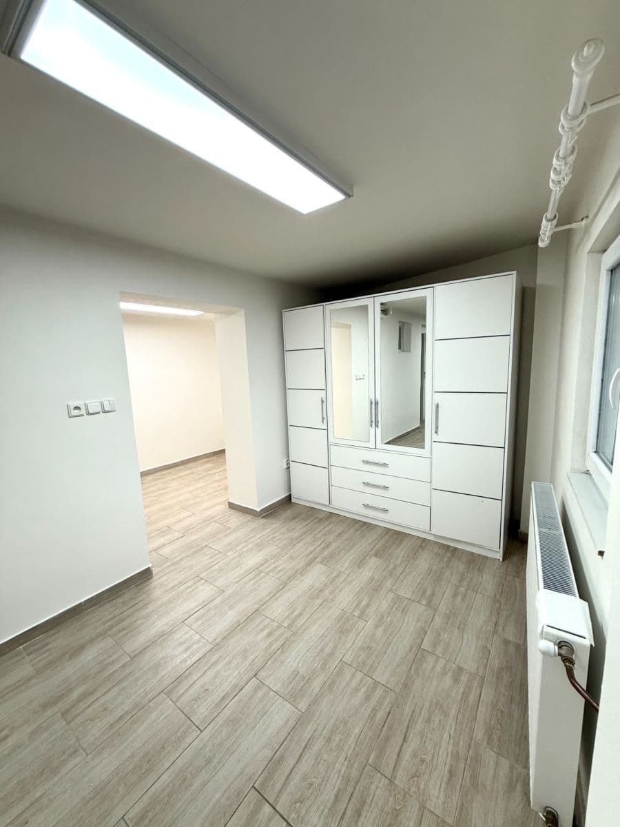 Pronájem domu 140 m², pozemek 50 m², Mělnická, Tišice, Středočeský kraj Pronájem domu 140 m², pozemek 50 m², Mělnická, Tišice, Středočeský kraj