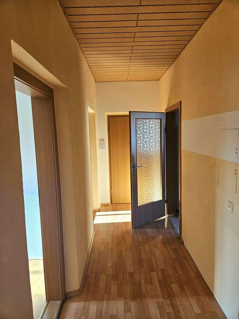 Pronájem bytu 4+1 83 m², Ernst-Thälmann-Str 9, Böhlen, Sasko Pronájem bytu 4+1 83 m², Ernst-Thälmann-Str 9, Böhlen, Sasko