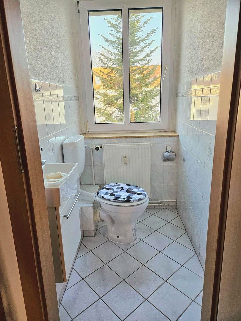 Pronájem bytu 4+1 83 m², Ernst-Thälmann-Str 9, Böhlen, Sasko Pronájem bytu 4+1 83 m², Ernst-Thälmann-Str 9, Böhlen, Sasko