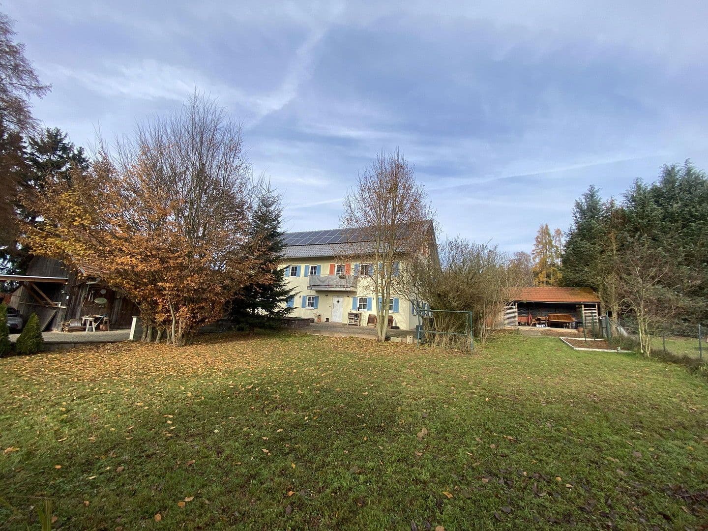 Prodej domu 290 m², pozemek 5.600 m², Niederbayerbach 21, Neufraunhofen, Bavorsko Prodej domu 290 m², pozemek 5.600 m², Niederbayerbach 21, Neufraunhofen, Bavorsko