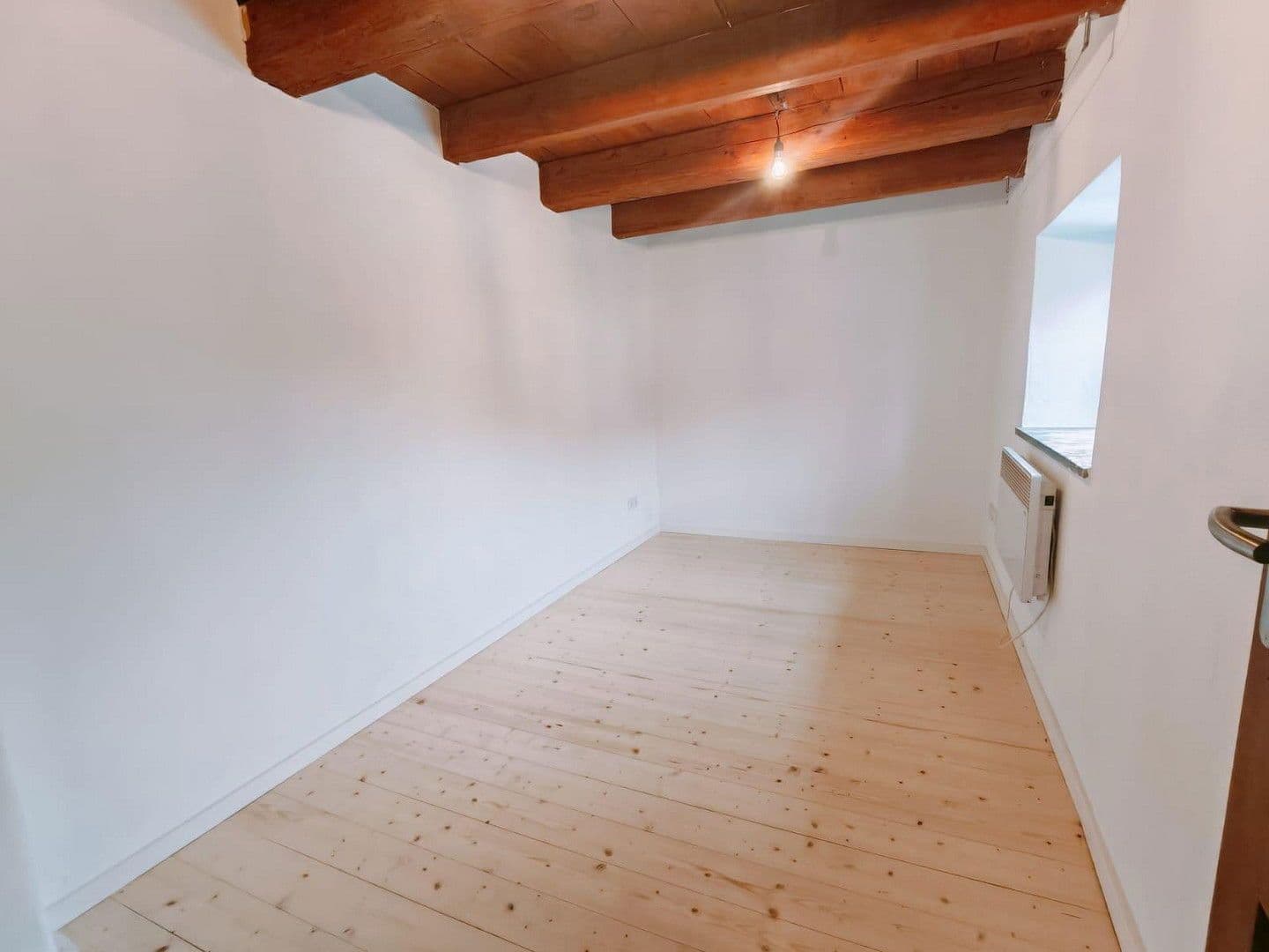 Prodej domu 130 m², pozemek 2.678 m², Manthalstr. 2, Berg, Bavorsko Prodej domu 130 m², pozemek 2.678 m², Manthalstr. 2, Berg, Bavorsko