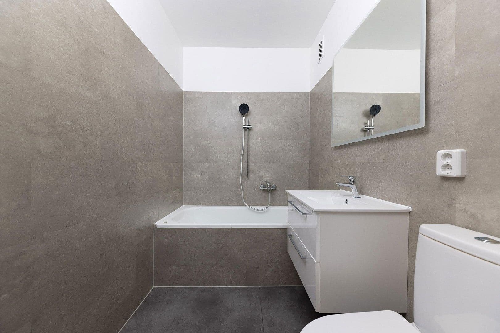 Pronájem bytu 3+1 90 m², Rotfuchsstraße 19, Leipzig, Sasko Pronájem bytu 3+1 90 m², Rotfuchsstraße 19, Leipzig, Sasko