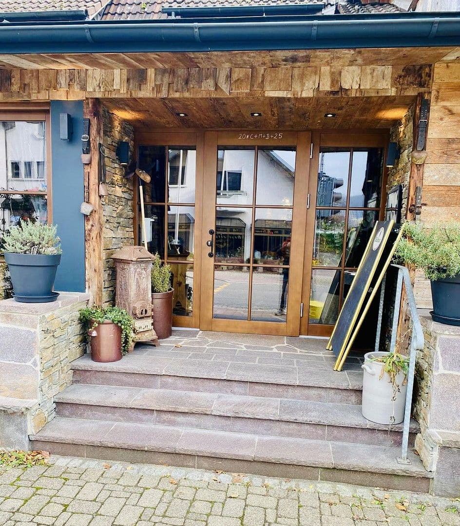 Prodej nebytového prostoru 1.100 m², Hauptstraße 40, Klettgau, Bádensko-Württembersko Prodej nebytového prostoru 1.100 m², Hauptstraße 40, Klettgau, Bádensko-Württembersko