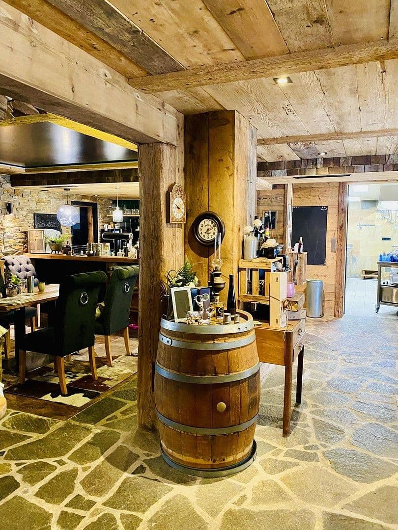 Prodej nebytového prostoru 1.100 m², Hauptstraße 40, Klettgau, Bádensko-Württembersko Prodej nebytového prostoru 1.100 m², Hauptstraße 40, Klettgau, Bádensko-Württembersko