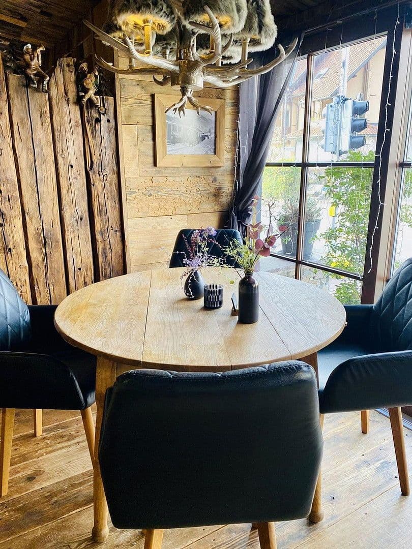 Prodej nebytového prostoru 1.100 m², Hauptstraße 40, Klettgau, Bádensko-Württembersko Prodej nebytového prostoru 1.100 m², Hauptstraße 40, Klettgau, Bádensko-Württembersko