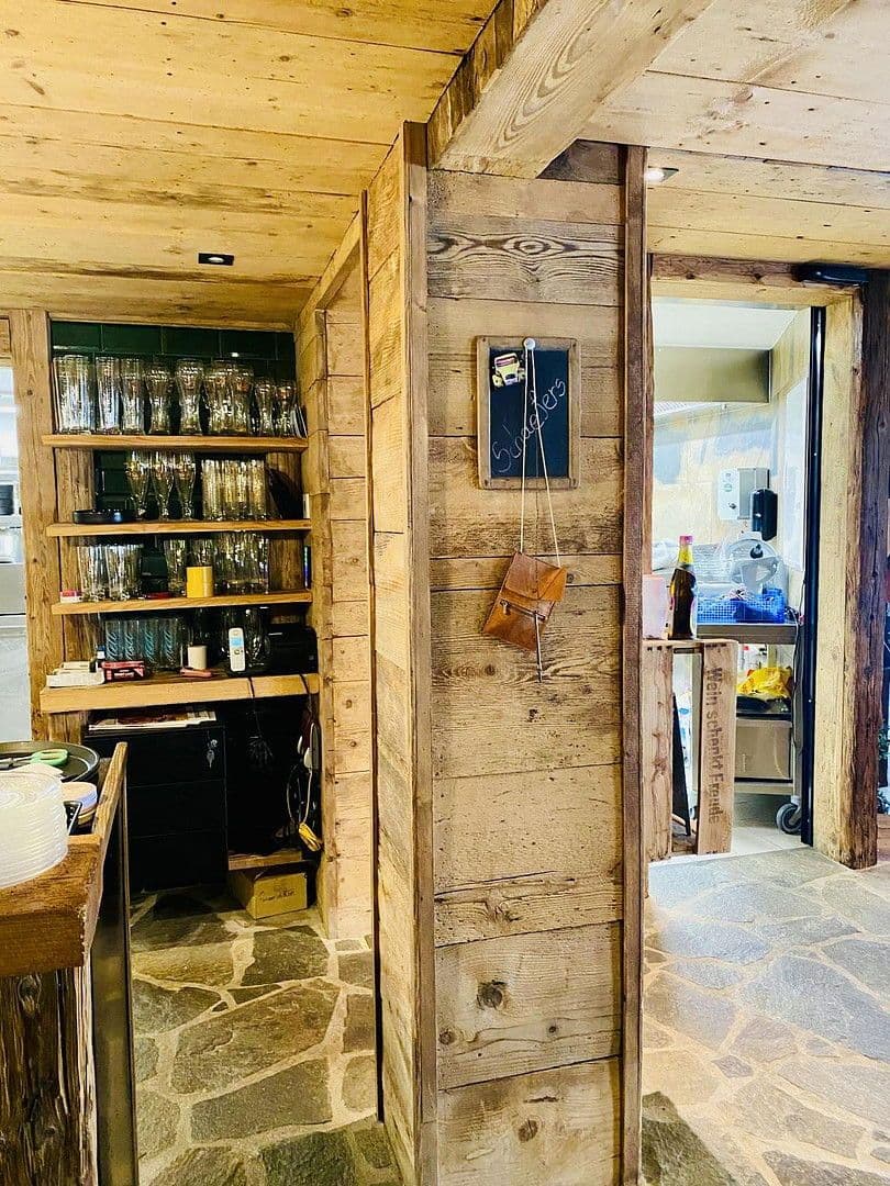 Prodej nebytového prostoru 1.100 m², Hauptstraße 40, Klettgau, Bádensko-Württembersko Prodej nebytového prostoru 1.100 m², Hauptstraße 40, Klettgau, Bádensko-Württembersko