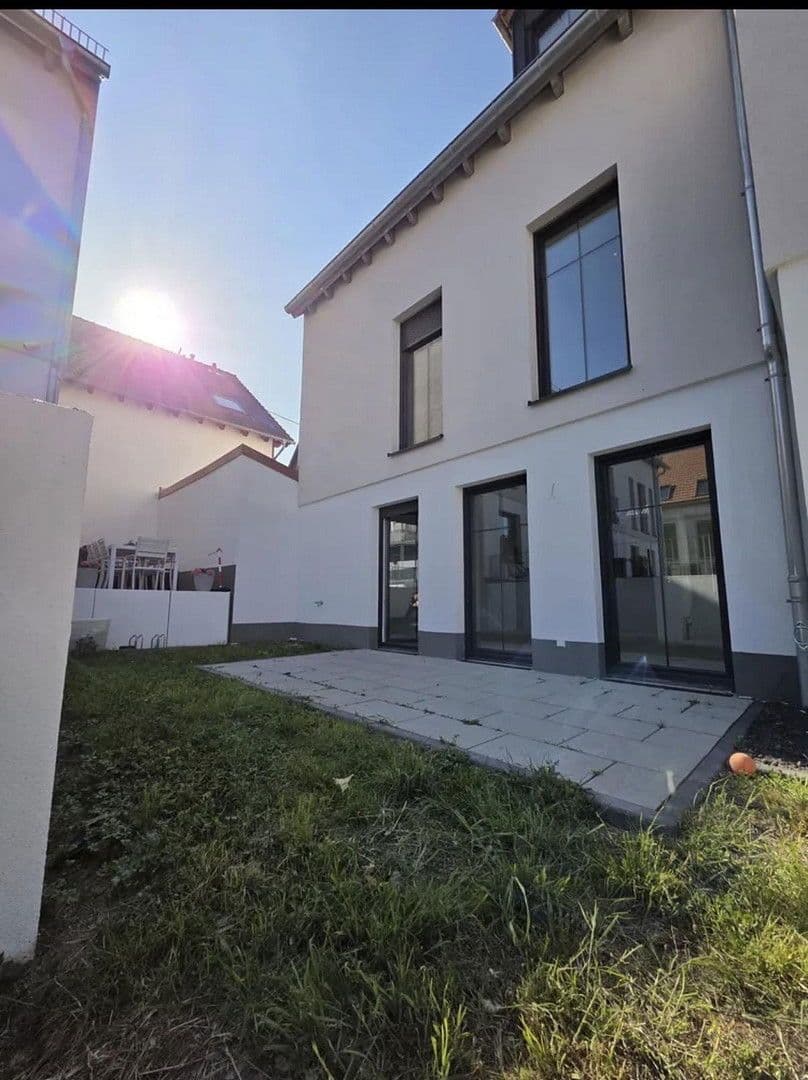 Pronájem domu 145 m², pozemek 30 m², Idstein, Hessen Pronájem domu 145 m², pozemek 30 m², Idstein, Hessen