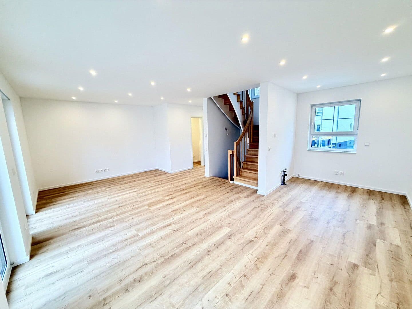 Pronájem domu 145 m², pozemek 30 m², Idstein, Hessen Pronájem domu 145 m², pozemek 30 m², Idstein, Hessen