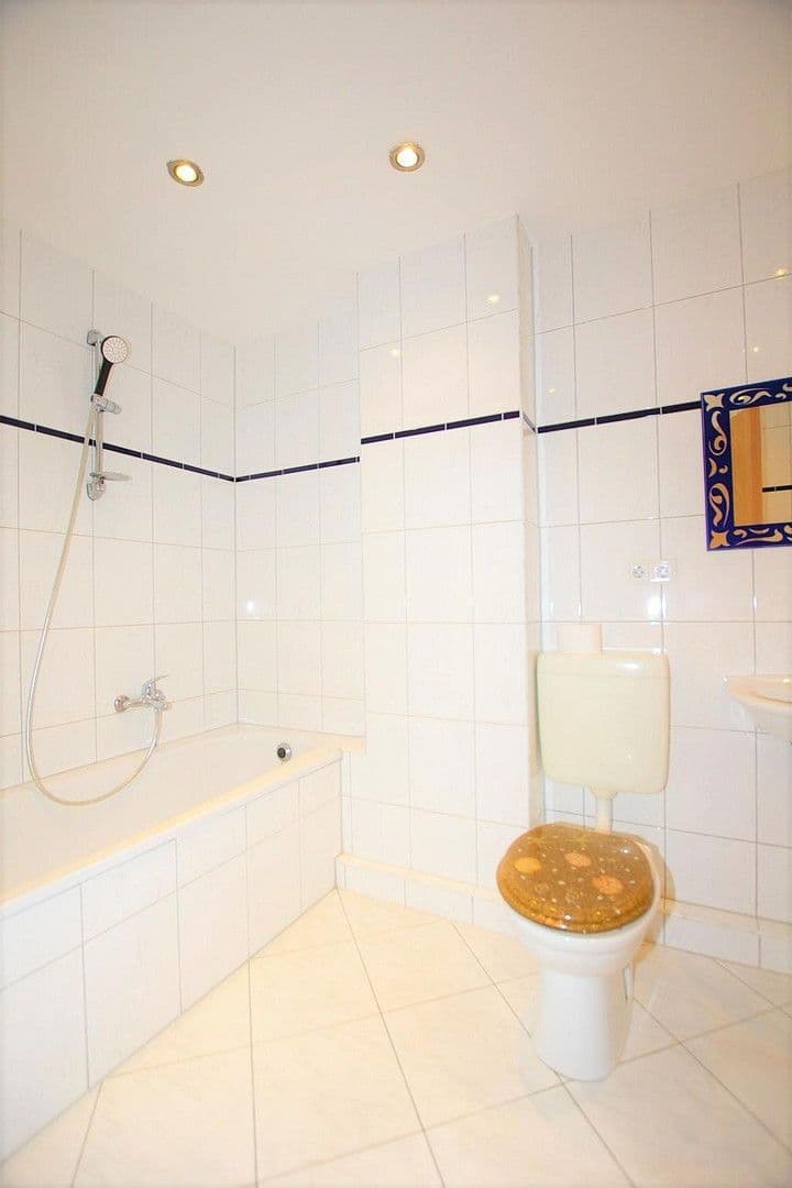 Pronájem bytu 2+1 62 m², Kopernikusstrasse 75, Düsseldorf, Severní Porýní-Vestfálsko Pronájem bytu 2+1 62 m², Kopernikusstrasse 75, Düsseldorf, Severní Porýní-Vestfálsko