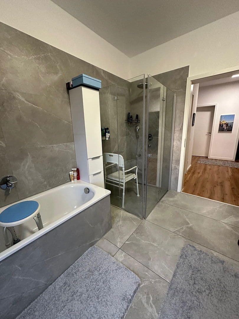 Pronájem bytu 4+1 132 m², Prinz-Ferdiand-Str. 144, Krefeld, Severní Porýní-Vestfálsko Pronájem bytu 4+1 132 m², Prinz-Ferdiand-Str. 144, Krefeld, Severní Porýní-Vestfálsko