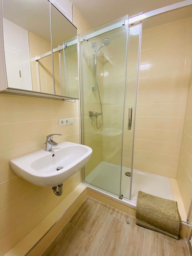 Pronájem bytu 2+1 63 m², Garstedter Weg 206, Hamburg, Hamburg Pronájem bytu 2+1 63 m², Garstedter Weg 206, Hamburg, Hamburg