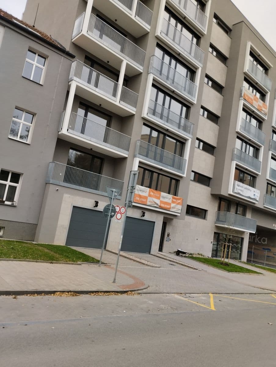 Pronájem garáže 14 m², Rybářská, Brno, Jihomoravský kraj Pronájem garáže 14 m², Rybářská, Brno, Jihomoravský kraj