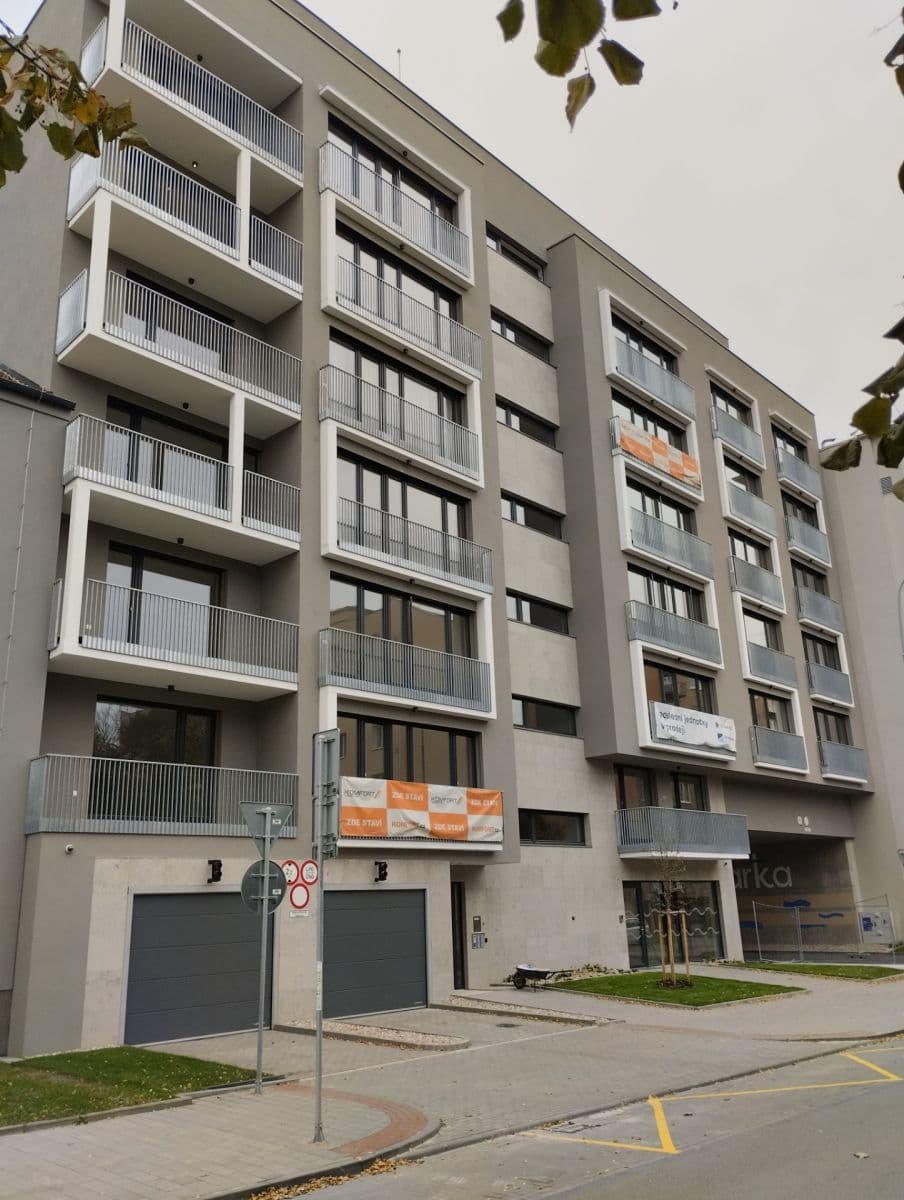 Pronájem garáže 14 m², Rybářská, Brno, Jihomoravský kraj Pronájem garáže 14 m², Rybářská, Brno, Jihomoravský kraj