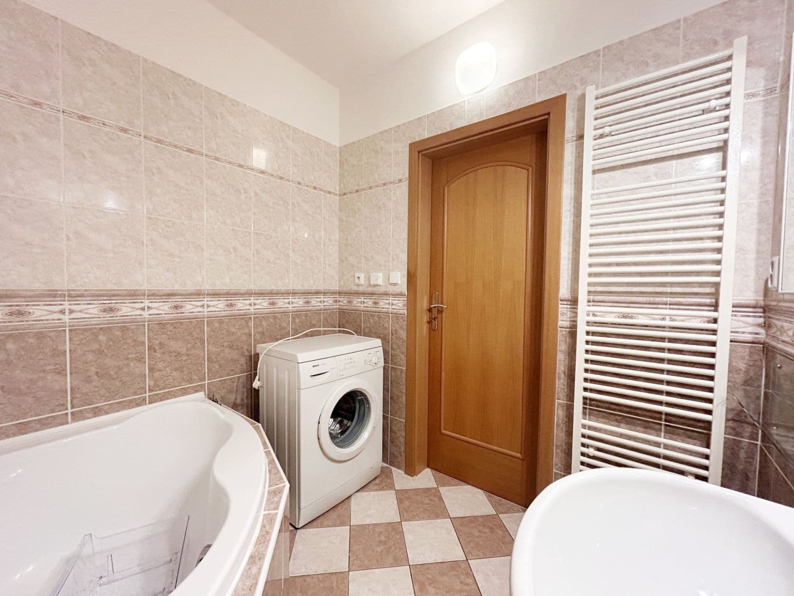 Pronájem bytu 2+kk 76 m², nám. T.G.Masaryka, Poděbrady, Středočeský kraj Pronájem bytu 2+kk 76 m², nám. T.G.Masaryka, Poděbrady, Středočeský kraj